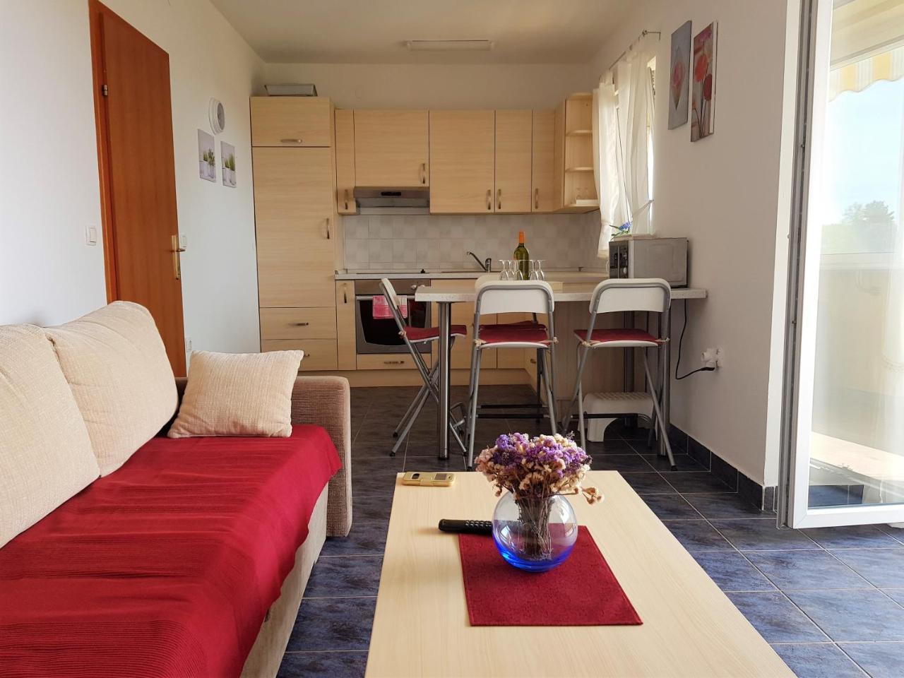 Blue Sky Apartment *